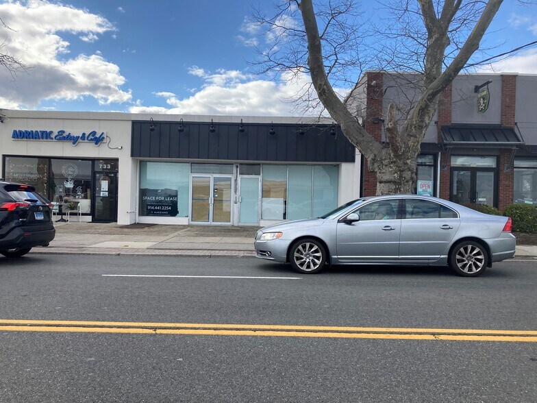 Primary Photo Of 733-737 White Plains Rd, Scarsdale Storefront Retail Office For Lease