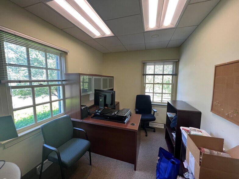 More Photos Of 100 Progress Dr, Doylestown Bank For Lease