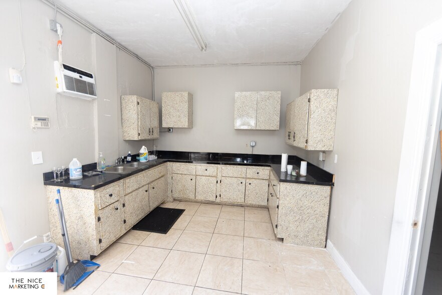 More Photos Of 3045 W Broward Blvd, Fort Lauderdale Freestanding For Sale