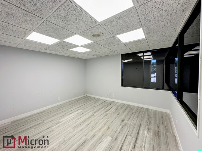 More Photos Of 2351 N Dixie Hwy, Pompano Beach Flex For Lease