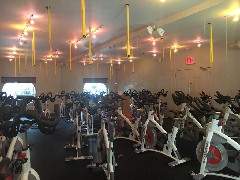 More Photos Of 74 N 8th St, Brooklyn Storefront Retail Office For Lease