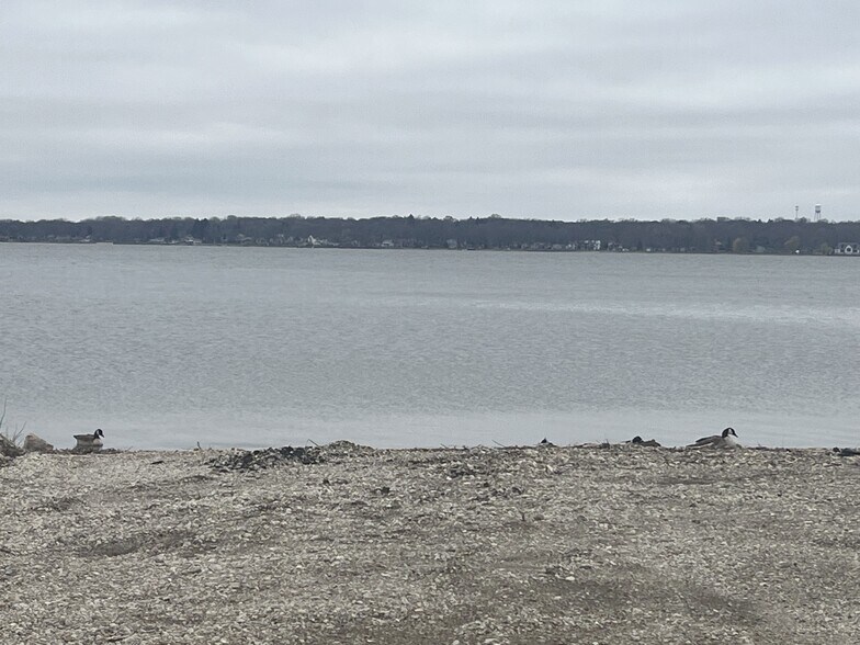 More Photos Of 34 W Grand Ave, Fox Lake Loft Creative Space For Lease