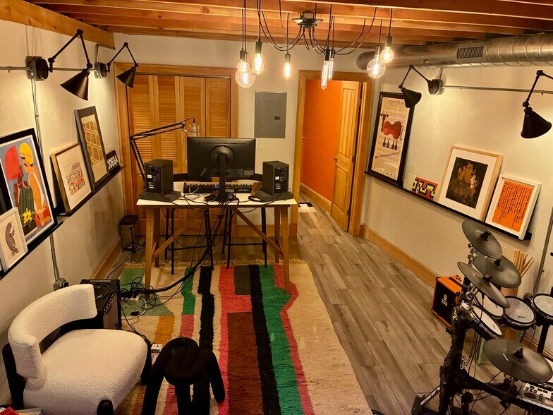 More Photos Of 192 Belgrade Ave, Roslindale Loft Creative Space For Sale