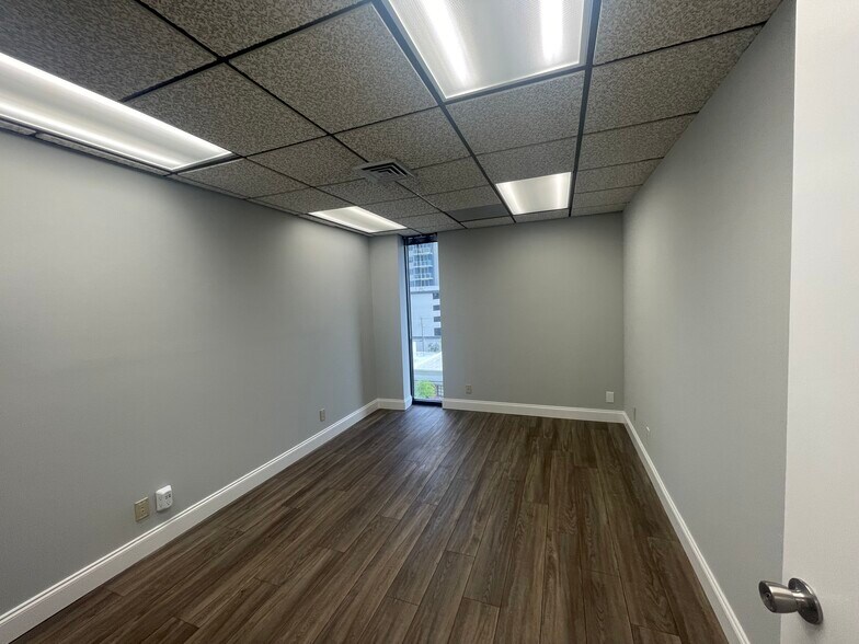More Photos Of 2131 Hollywood Blvd, Hollywood Office Residential For Lease