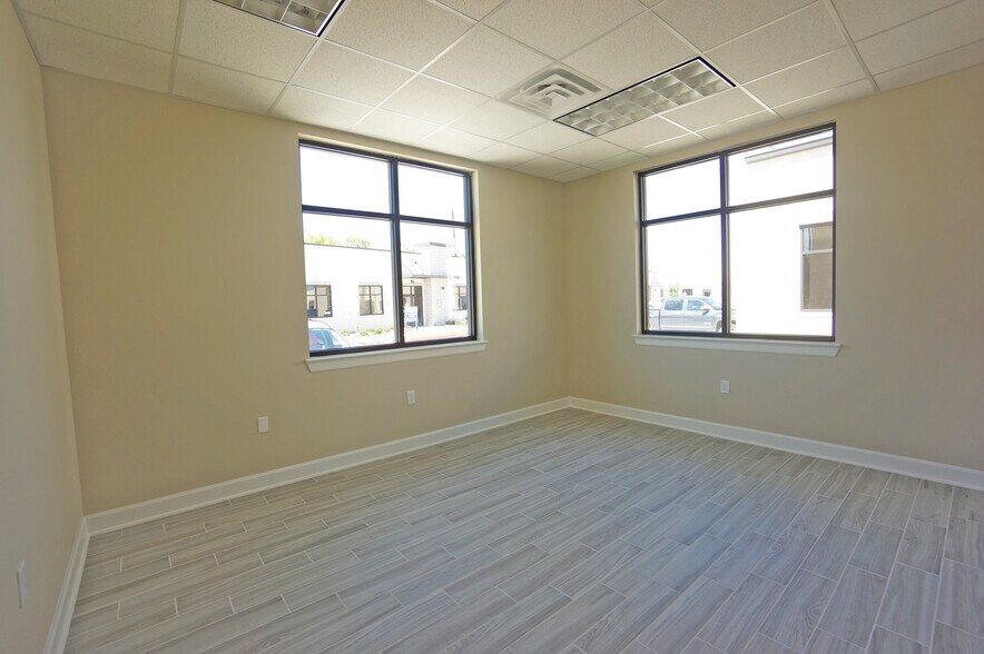 More Photos Of 202 Industrial Blvd, Sugar Land Loft Creative Space For Lease