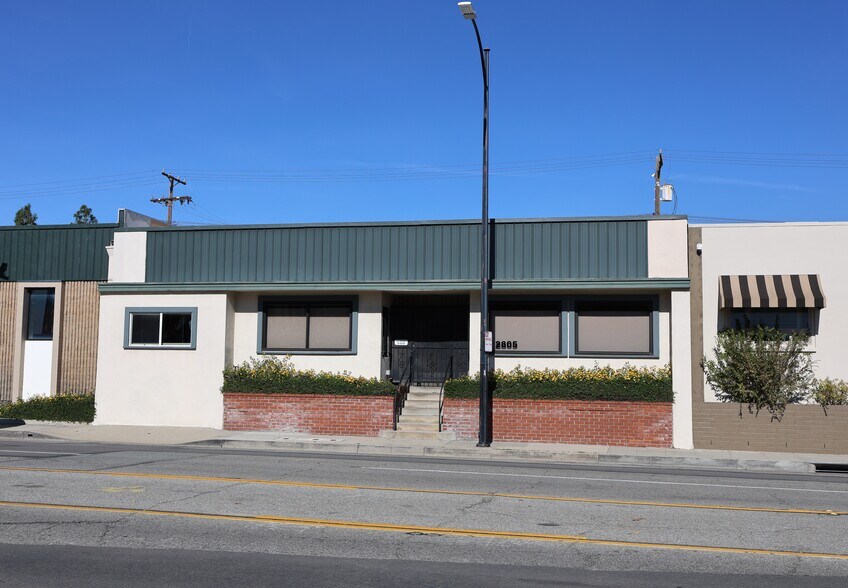 Primary Photo Of 2807 W Empire Ave, Burbank Flex For Lease