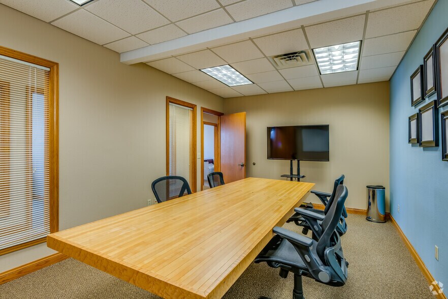 More Photos Of 119 N McCarthy Rd, Appleton Office For Lease