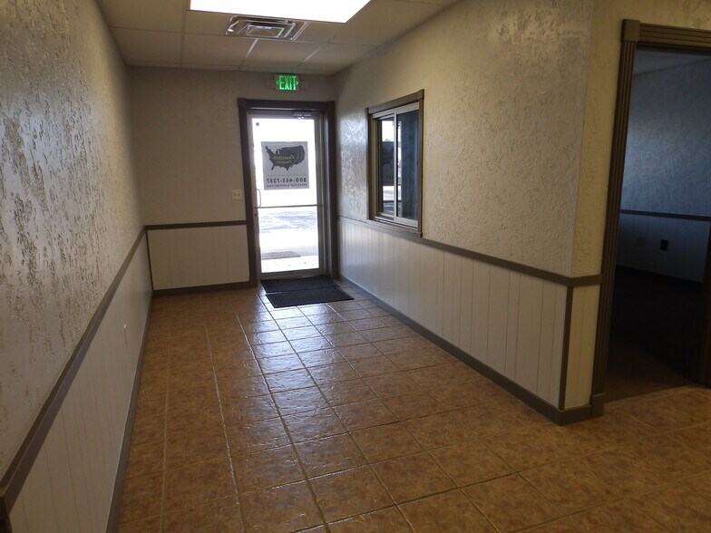 More Photos Of 2005 Tile Factory Rd, Palestine Manufacturing For Lease