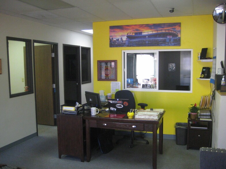 More Photos Of 9848-9858 W Girton Dr, Lakewood Office For Lease