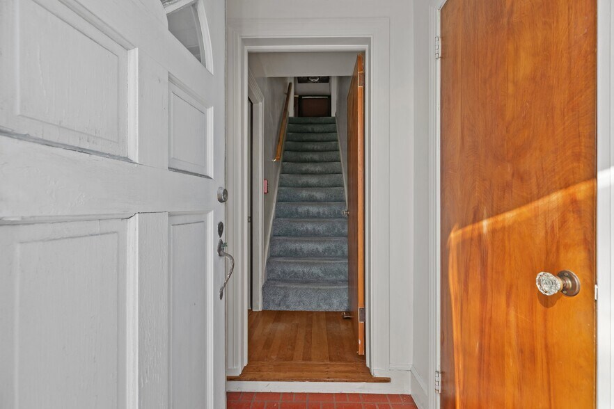More Photos Of 74 Valley Rd, Middletown Office For Sale