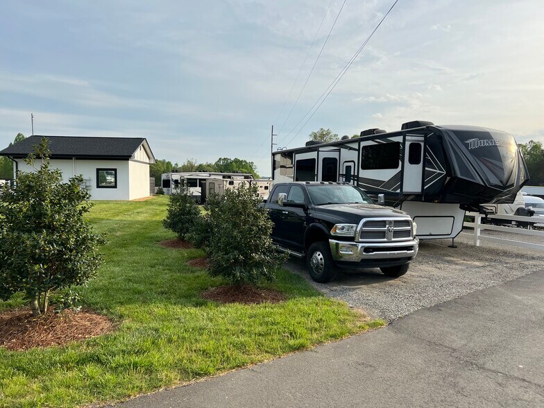 More Photos Of 141 Dishman Ln, Statesville Trailer Camper Park For Sale