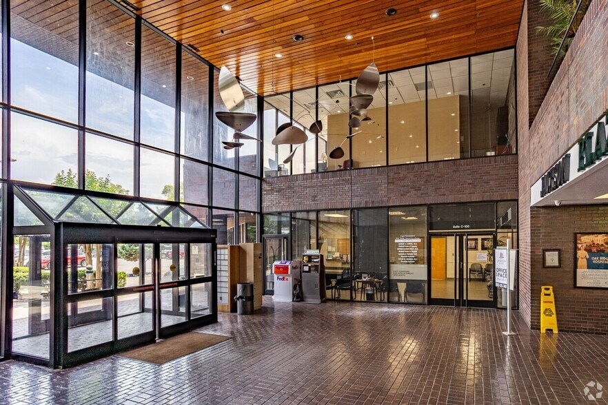 More Photos Of 800 Oak Ridge Tpke, Oak Ridge Medical For Lease