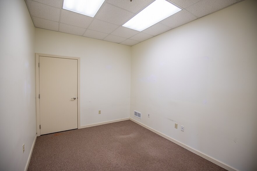 More Photos Of 86 Coraopolis Rd, Coraopolis Medical For Sale