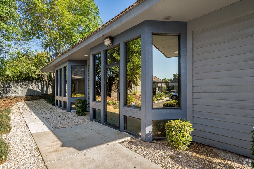 More Photos Of 669 Cliffside Dr, San Dimas Office For Lease