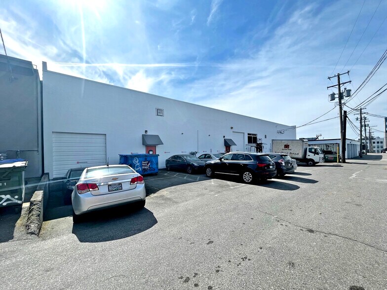 More Photos Of 1457-1469 Venables St, Vancouver Showroom For Lease