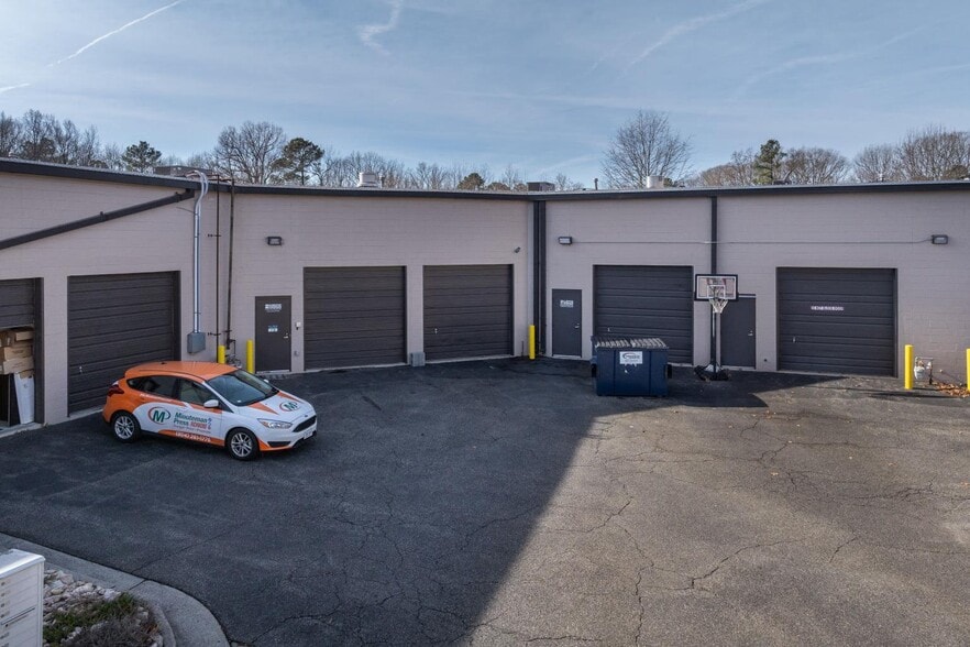 More Photos Of 1450-1470 E Parham Rd, Richmond Unknown For Lease