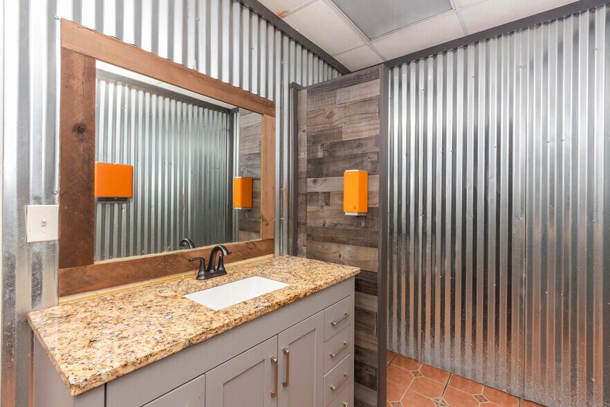 More Photos Of 1704-1710 W Main St, Central Restaurant For Lease