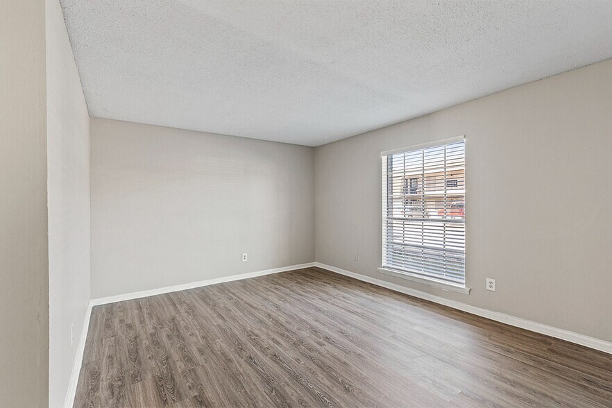 More Photos Of 107 Sterling Ct NW, Center Point Apartments For Sale