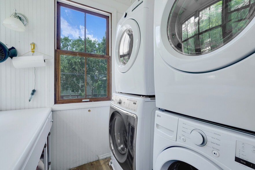 More Photos Of 21 Officers Row, Tybee Island Hospitality For Sale