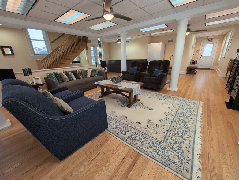 More Photos Of 417 N Hough St, Barrington Medical For Sale