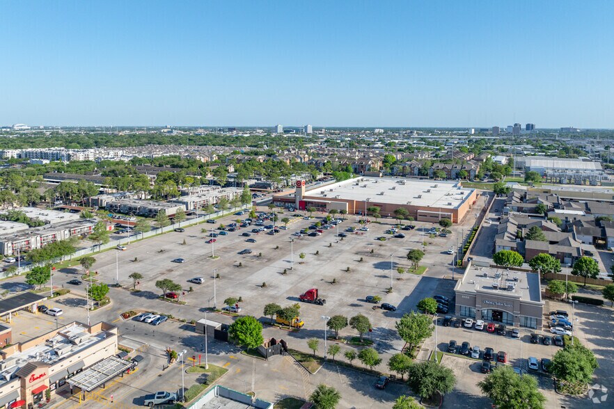 More Photos Of 8539-8605 Westheimer Rd, Houston General Retail For Sale