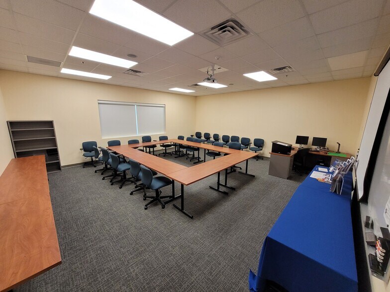 More Photos Of 5565 N Wickham Rd, Melbourne General Retail For Lease