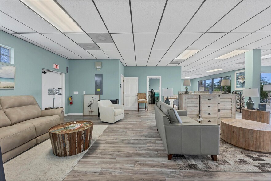 More Photos Of 3279 S Access Rd, Englewood Freestanding For Sale