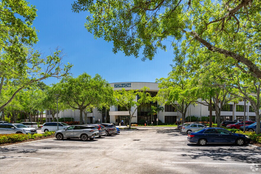More Photos Of 2640 Golden Gate Pky, Naples Office For Lease