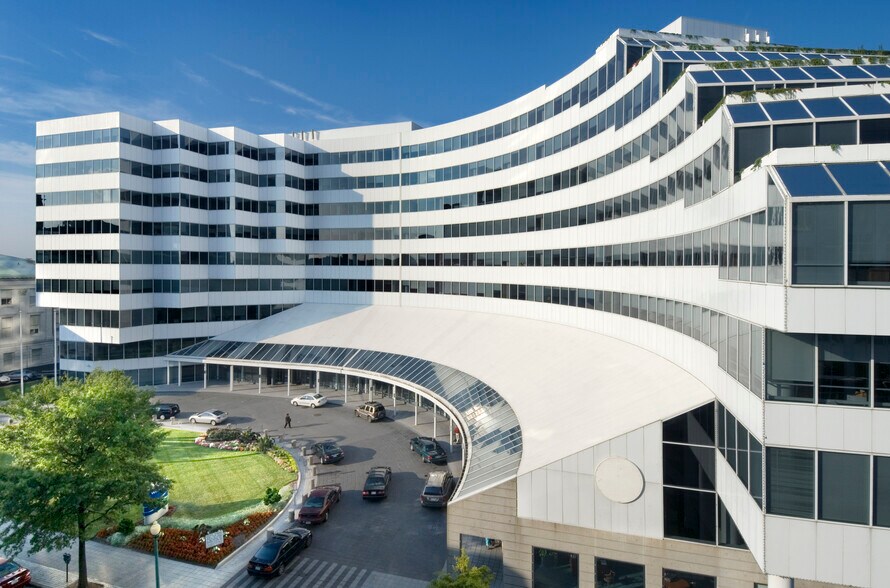 More Photos Of 101 W Main St, Norfolk Office For Lease