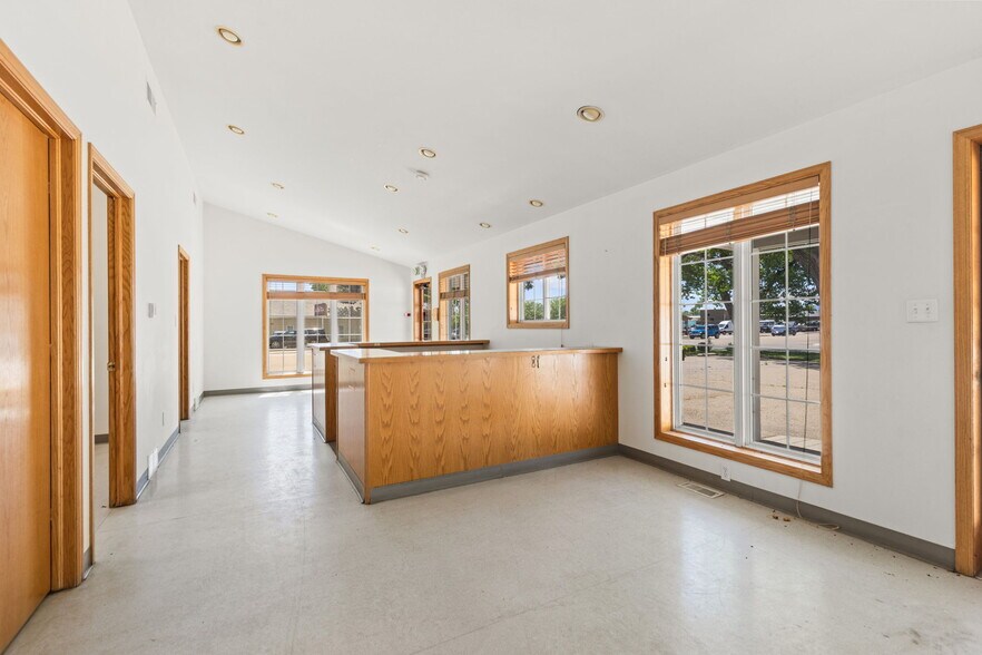 More Photos Of 20 3rd Ave, Longmont Medical For Sale