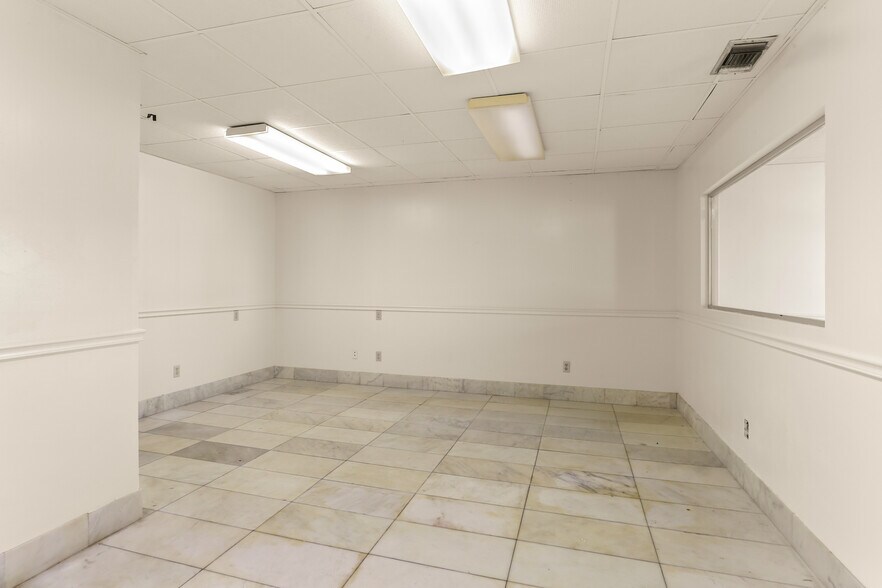 More Photos Of 1420 Fourth St, Westwego Daycare Center For Lease