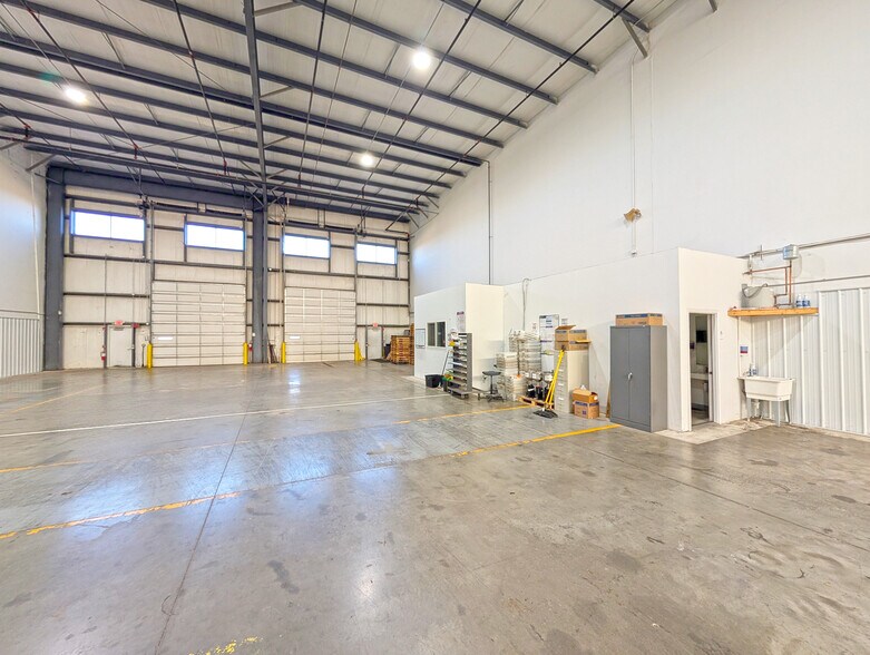 More Photos Of 3400-3474 W Mound Rd, Joliet Warehouse For Lease