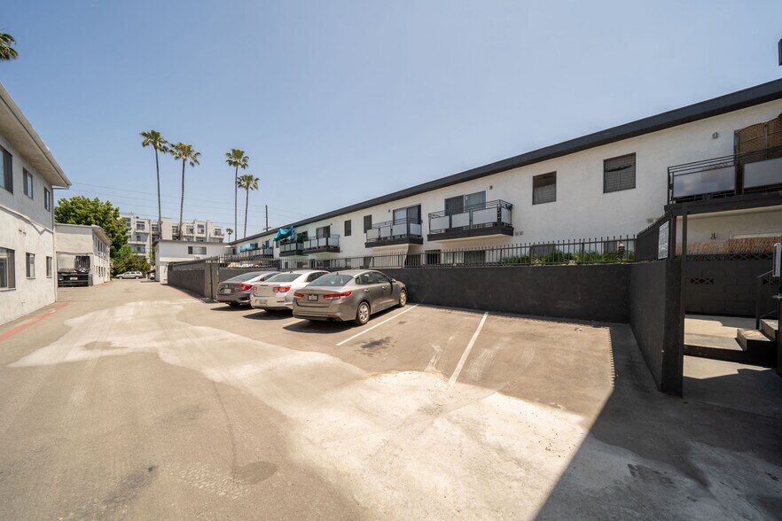More Photos Of 11940 Burbank Blvd, Valley Village Apartments For Sale