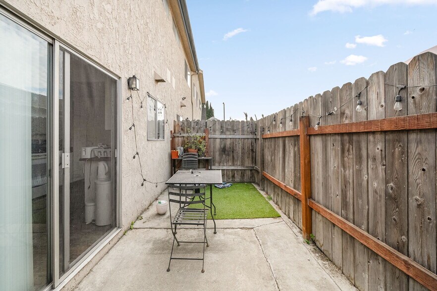 More Photos Of 1070 Freeman Ave, Long Beach Apartments For Sale
