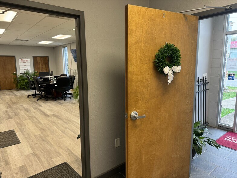 More Photos Of 900 Creekside Rd, Chattanooga Light Distribution For Sale