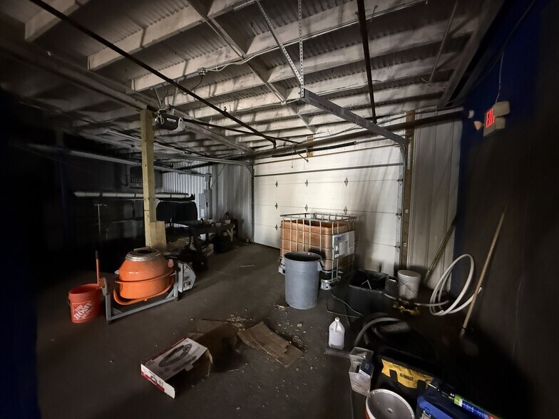 More Photos Of 310 Indianapolis Rd, Mooresville Warehouse For Lease