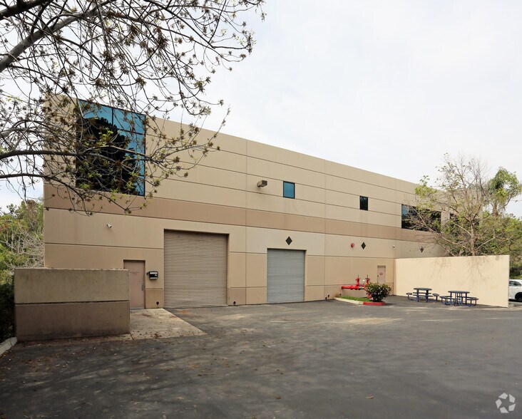 More Photos Of 40 Empire, Lake Forest Light Manufacturing For Lease