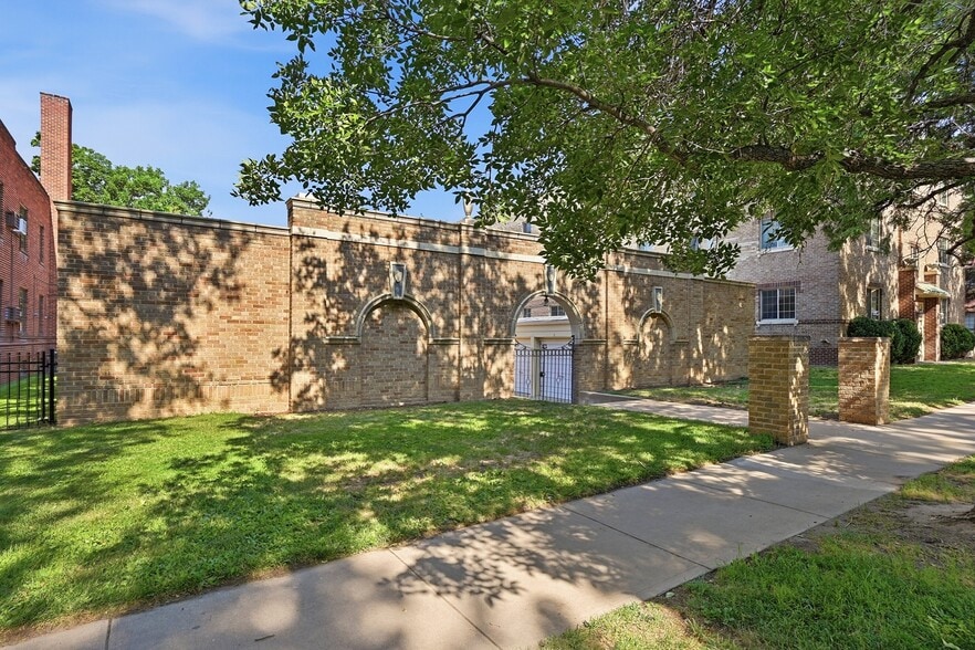 More Photos Of 961 N Marion St, Denver Self Storage For Sale