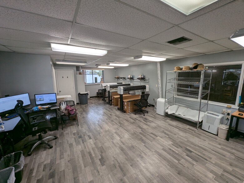 More Photos Of 9055 17th Pl, Vero Beach Warehouse For Sale