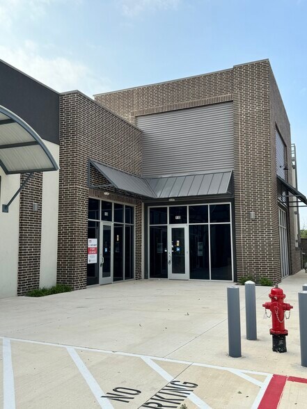 More Photos Of 821 W New Hope Dr, Cedar Park Storefront Retail Office For Sale