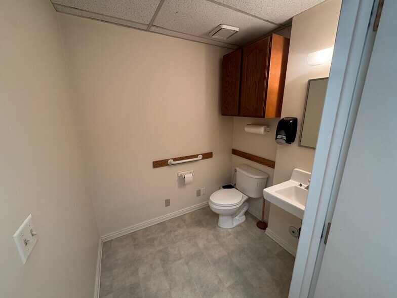 More Photos Of 2046 E Murray Holladay Rd, Salt Lake City Medical For Lease