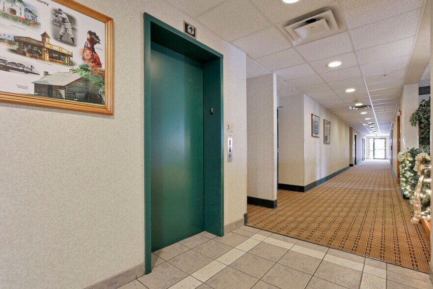 More Photos Of 509 S Wooster Ave, Strasburg Hotel For Sale