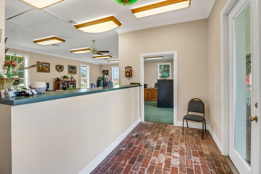 More Photos Of 1312 15th St N, Immokalee Office For Sale