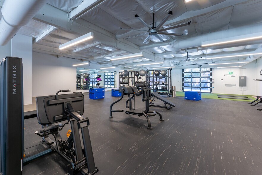 More Photos Of 4818 Ronson Ct, San Diego Warehouse For Lease