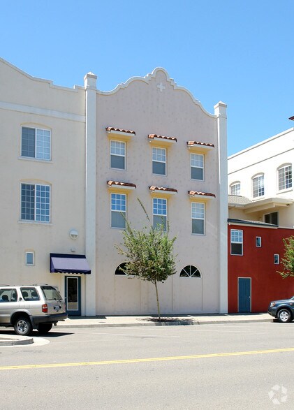 More Photos Of 220 Windsor River Rd, Windsor Apartments For Sale