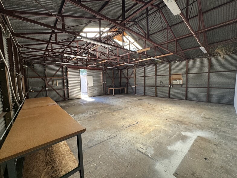 More Photos Of 111 Alvarado, Ojai Warehouse For Lease