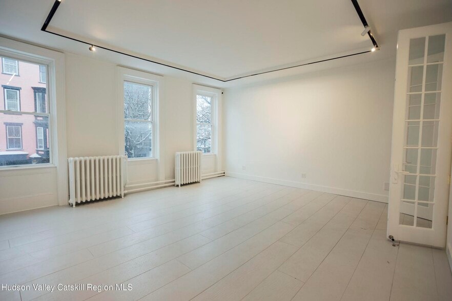 More Photos Of 609 Warren St, Hudson Storefront Retail Residential For Lease