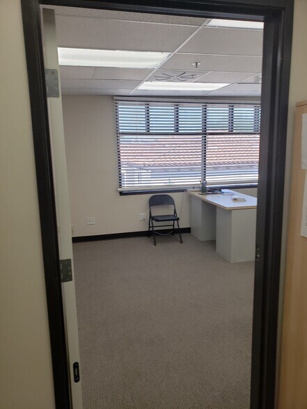 More Photos Of 28348 Roadside Dr, Agoura Hills Office For Lease
