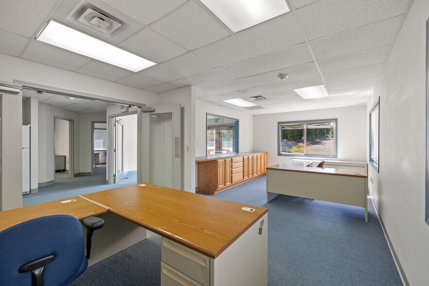 More Photos Of 100 Commerce Ln, Elma Distribution For Lease