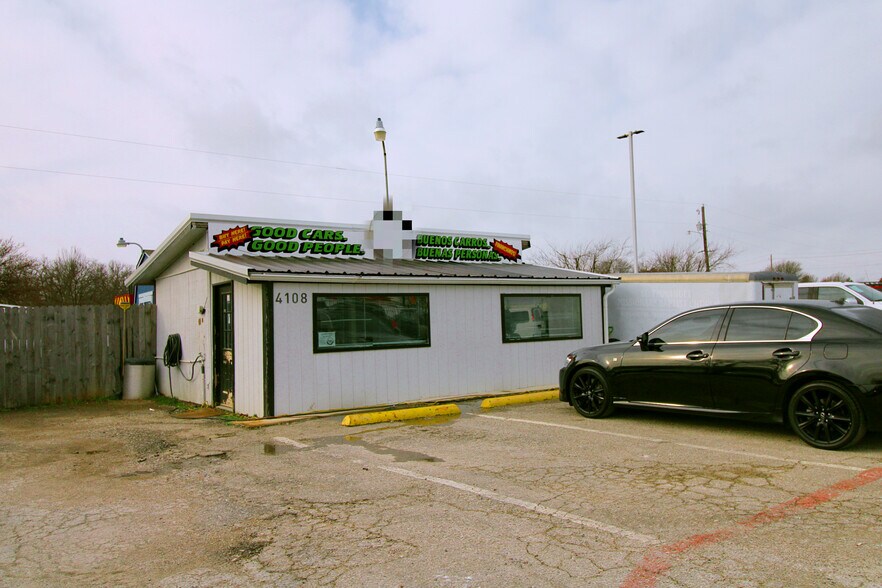 More Photos Of 4108 University Drive & Geesling rd, Denton Auto Dealership For Lease
